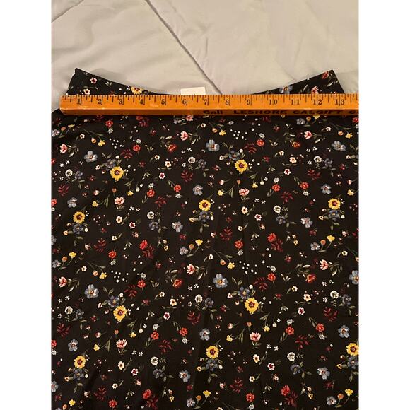 NWT ivy and main floral A-line shirt size‎ S 96% polyester 4% spandex ￼ - Picture 4 of 5